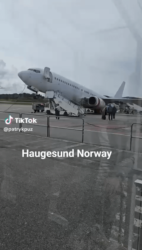 ビデオ：-Gotjet航空会社が操作したWizz Air Boeing 737-800飛行機は、Gdanskに縛られたGotjet Airlinesが、火曜日にノルウェーのHaugesund Karmoy Airport（HAU/ENTIPE）で地面に尾を置いたままにされていました。