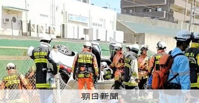 「ドーン」 92歳の車、74歳女性をはねて線路に突入 女性は死亡 福岡市東区