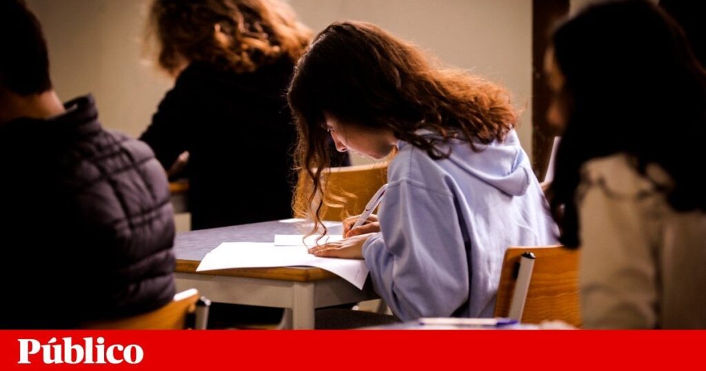 全国試験を行う学生がもっといます。しかし、高等教育に進みたいと思っていません
