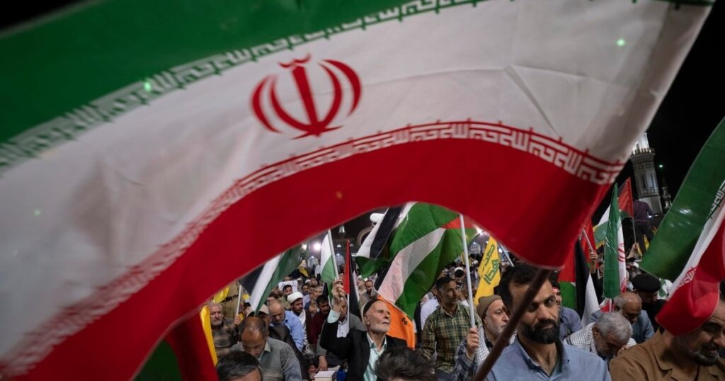 イスラエルはイランで事業を開始する態勢を整えている、と情報筋によると