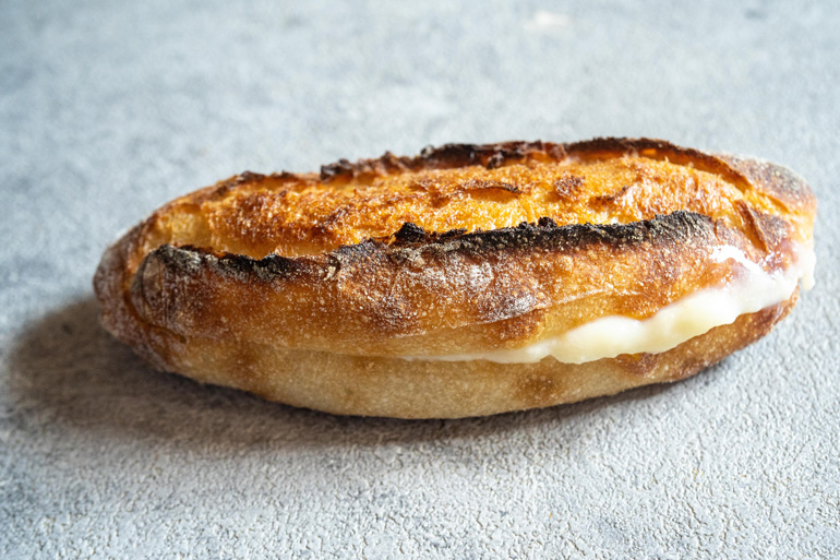 オーソドックスで新しい。埼玉でにぎわう“進化系”町のパン屋／BREAD chikuma