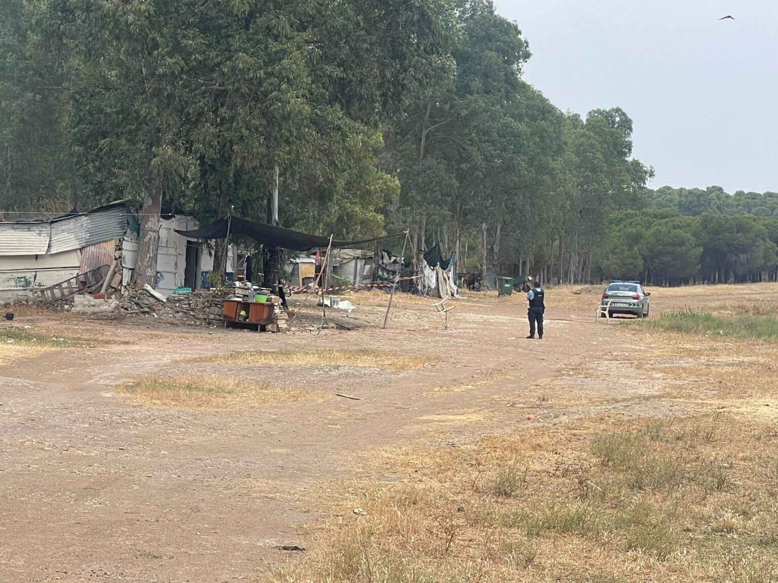父はアレンテホのアマレレジャのアレンテホ村で息子を殺し、犯罪の武器で逃げます