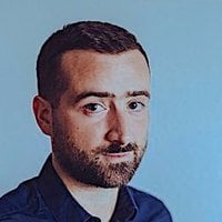 Kyivがそのような調整された攻撃を受けているのはかなり経ちました。ドローン、弾道、クルーズミサイル：過去2時間、爆発後に爆発しました。街の一部は炎に包まれています。