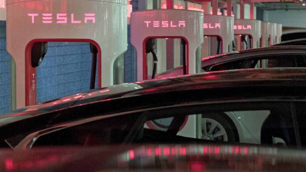 テスラUKの売り上げは、Elon Muskの新たな打撃で45％減少しました