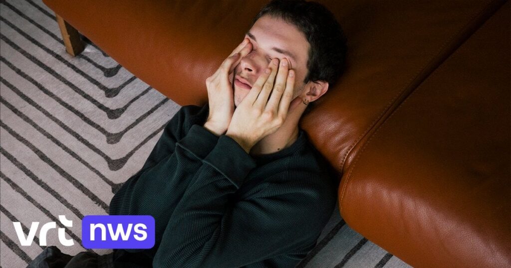 うつ病や燃え尽きて家にいる若い労働者の数は大幅に増加しました