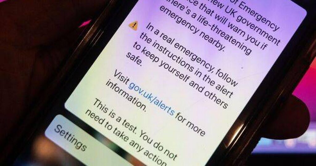 英国の緊急警告は、大音量のサイレンで国内のすべての電話を爆破するように設定されています