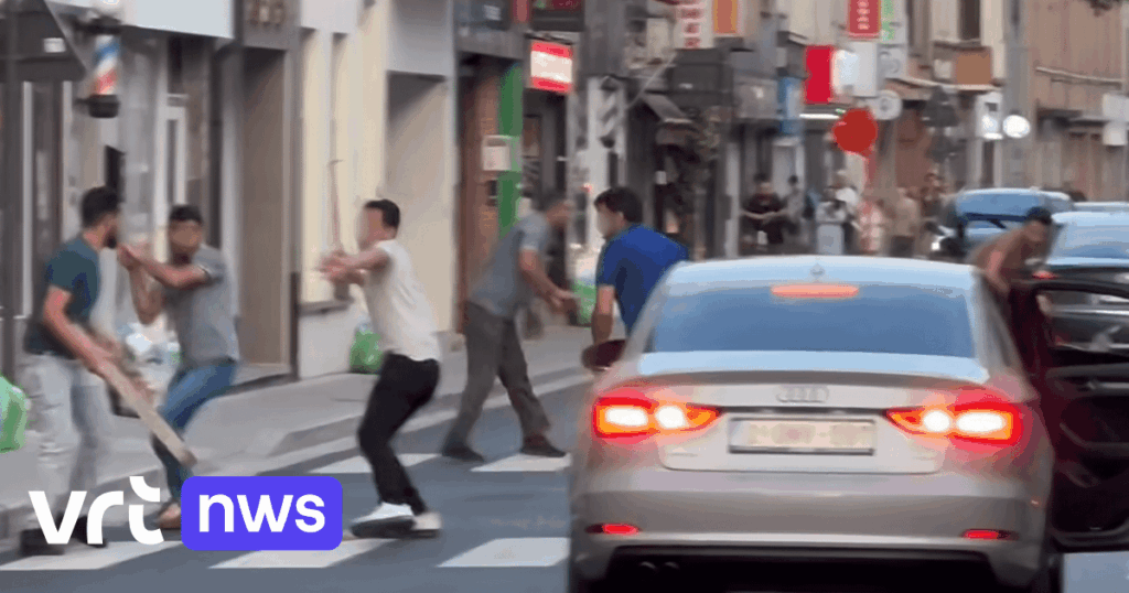 再びゲントのブルージュ・プートでの大きな戦い：危険な1人、4人が逮捕された