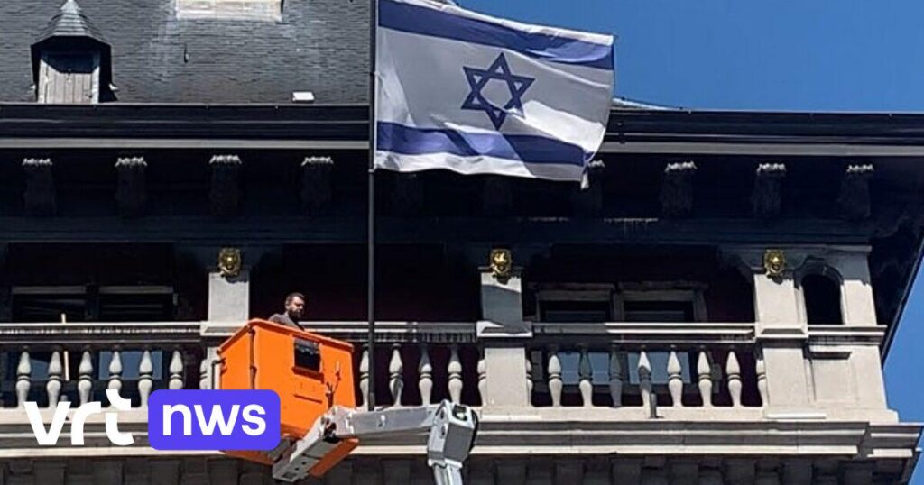 PVDAは、イスラエルの旗をアントワープの市庁舎に望んでいます。