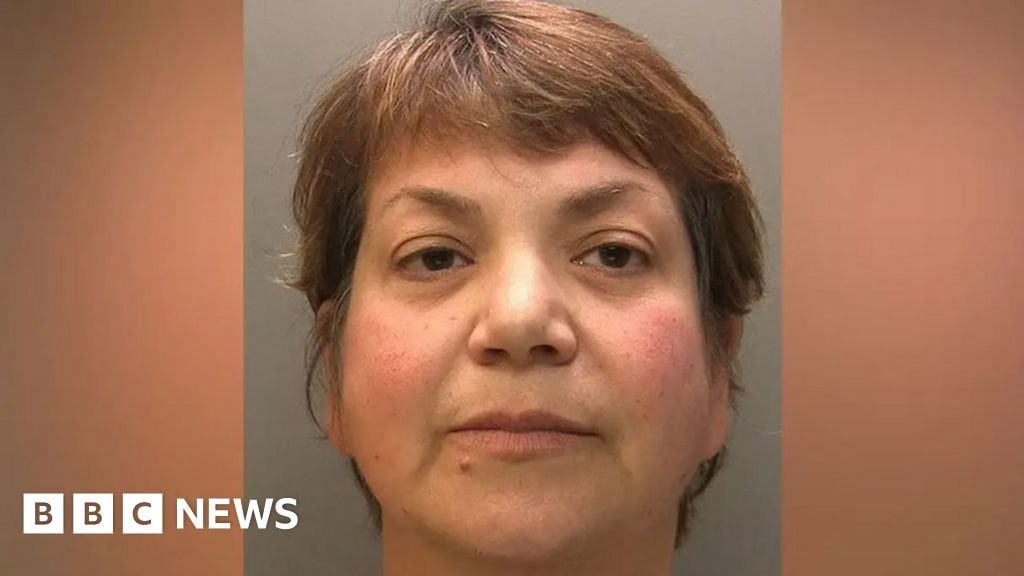 NHS Doctor Who Faked学位は£40万を支払うか、より多くの刑務所の時間に直面するように言われました