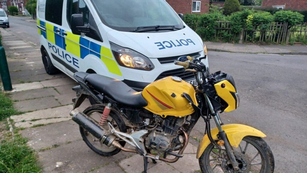 英国の押収された違法なダートバイクをウクライナに送るためにロシアを打ち負かすのを助ける、MPの促進