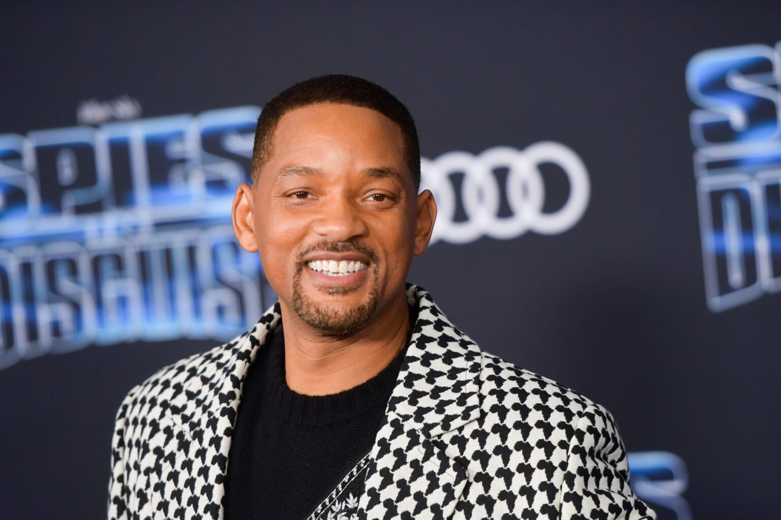 「私はむしろクリス・ロックを見るためにお金を払いたい」：ウィル・スミスファンは2,000ドルのVIPチケットを見た後、「のどが渇いた」ツアーの価格を叩きます
