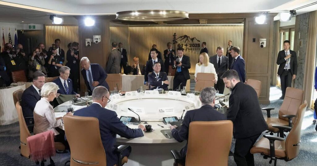 石破首相、外交での所作また物議 G7サミットで促される前に着席、1人ポツンと座る姿も - 産経ニュース