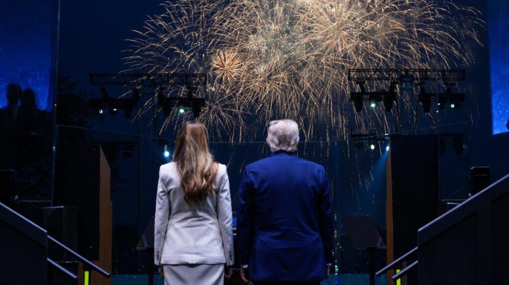 トランプ軍のパレードは、全国的な抗議の中で空の席に会いました