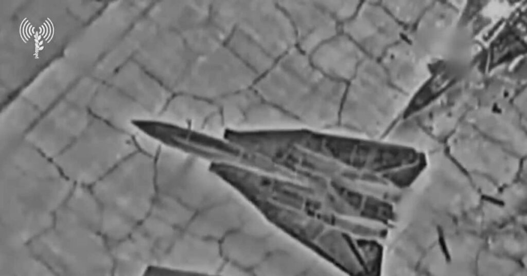 イスラエル軍、イラン保有の米戦闘機F14撃破の瞬間を公開 映画「トップガン」にも登場 - 産経ニュース