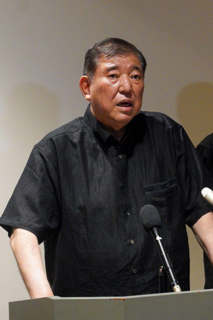 現役首相が異例の「ひめゆり」訪問 石破氏「ここに来なければ分からない」 塔に献花、資料館を視察 | 沖縄タイムス＋プラス
