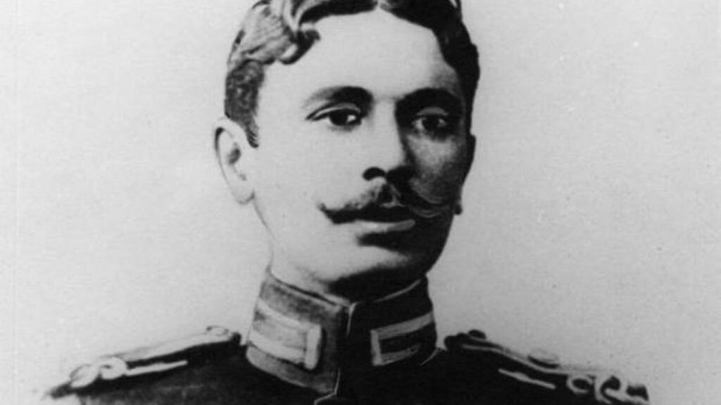 1907年6月7日：mar教者の死で殺されたマケドニアの戦闘機Sarartos Agapinosは、彼の仮名「Telos Agra」で最もよく知られています