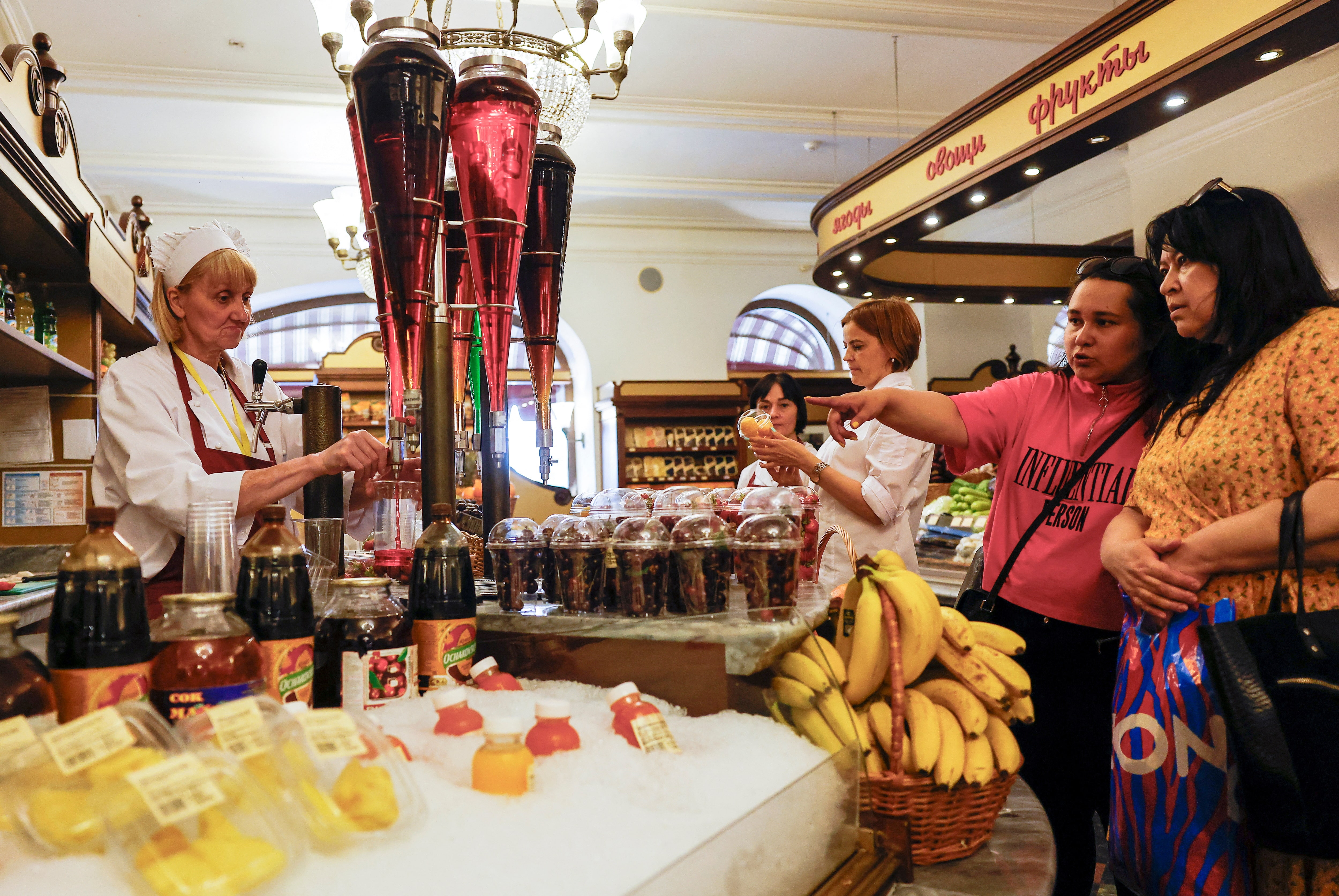 ロシアは景気後退の瀬戸際、経済相が警告　中銀は過熱脱却と分析