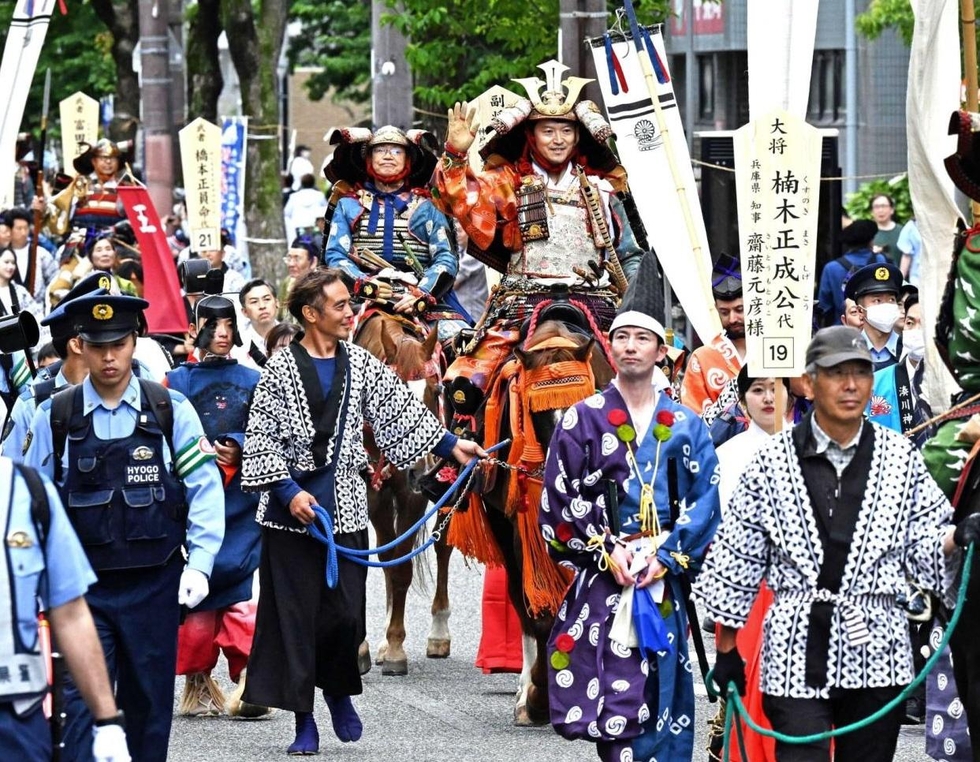 兵庫県知事選の分断、SNSで深まる溝 意見異なる相手に心ない投稿相次ぐ 顔写真さらされる事例も - 神戸新聞