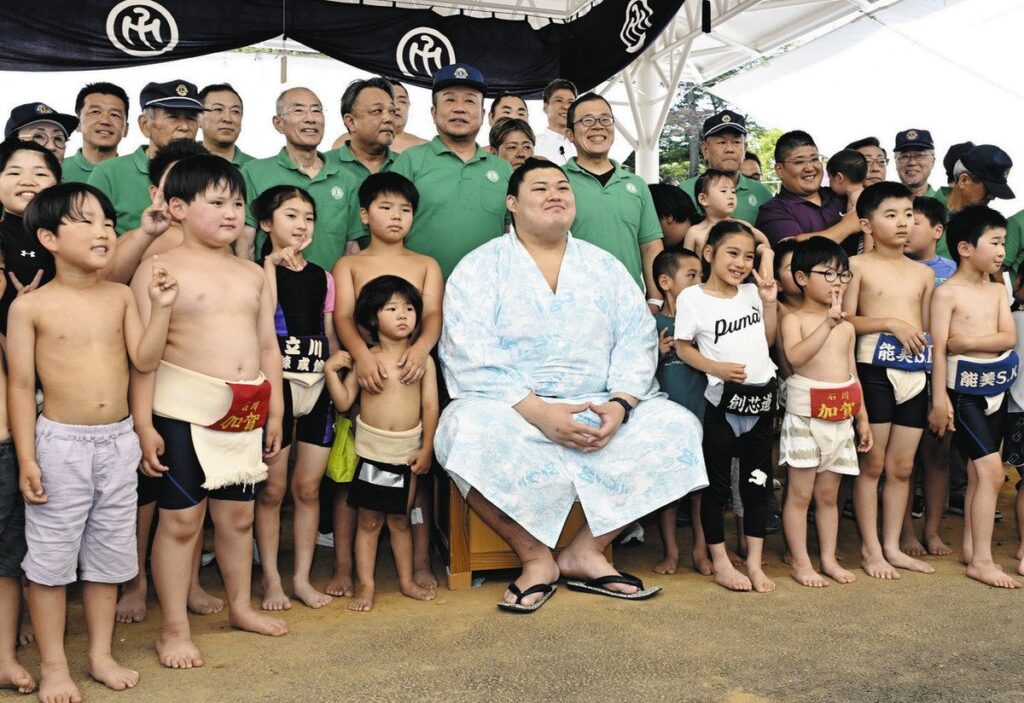 【石川】おかえり「新横綱」大の里関が凱旋 「久々の卯辰山」少年相撲大会訪れる - 中日新聞Web