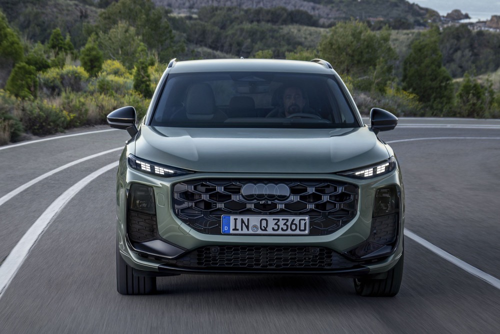 10月に欧州発売の新型アウディQ3が初公開。