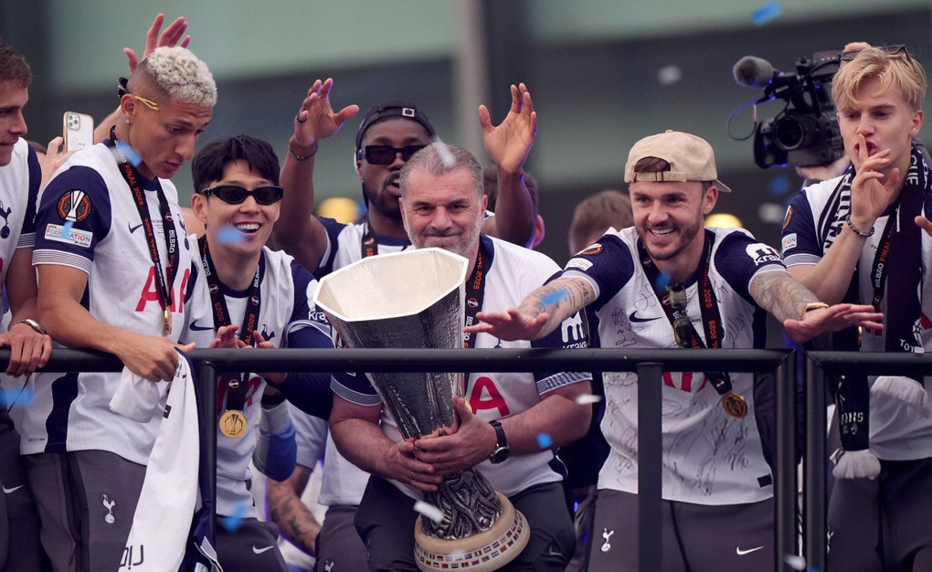 トッテナム、ヨーロッパリーグ優勝監督を解任 - 2 Tottenham sa thải huấn luyện viên vô địch Europa League - 2