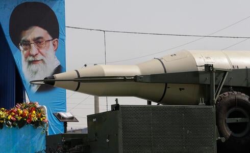 イランからイスラエルへのスラムを叩くミサイルサルボ、病院は直接打撃を受けます