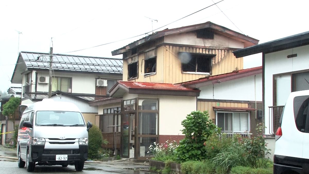 山形・金山町の住宅で火災　焼け跡から一人の遺体　この家に住む40代の長男と連絡とれず