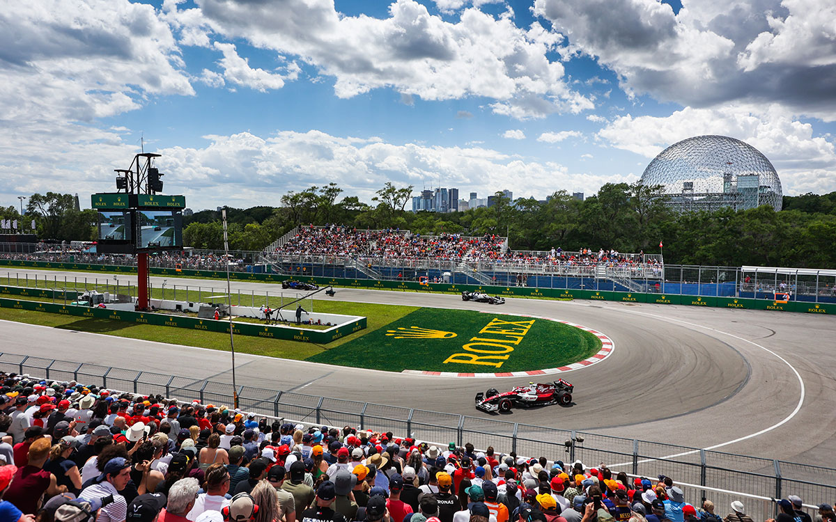 ジル・ビルヌーブ・サーキットのターン10を走行するアルファロメオの周冠宇、2022年6月17日F1カナダGP