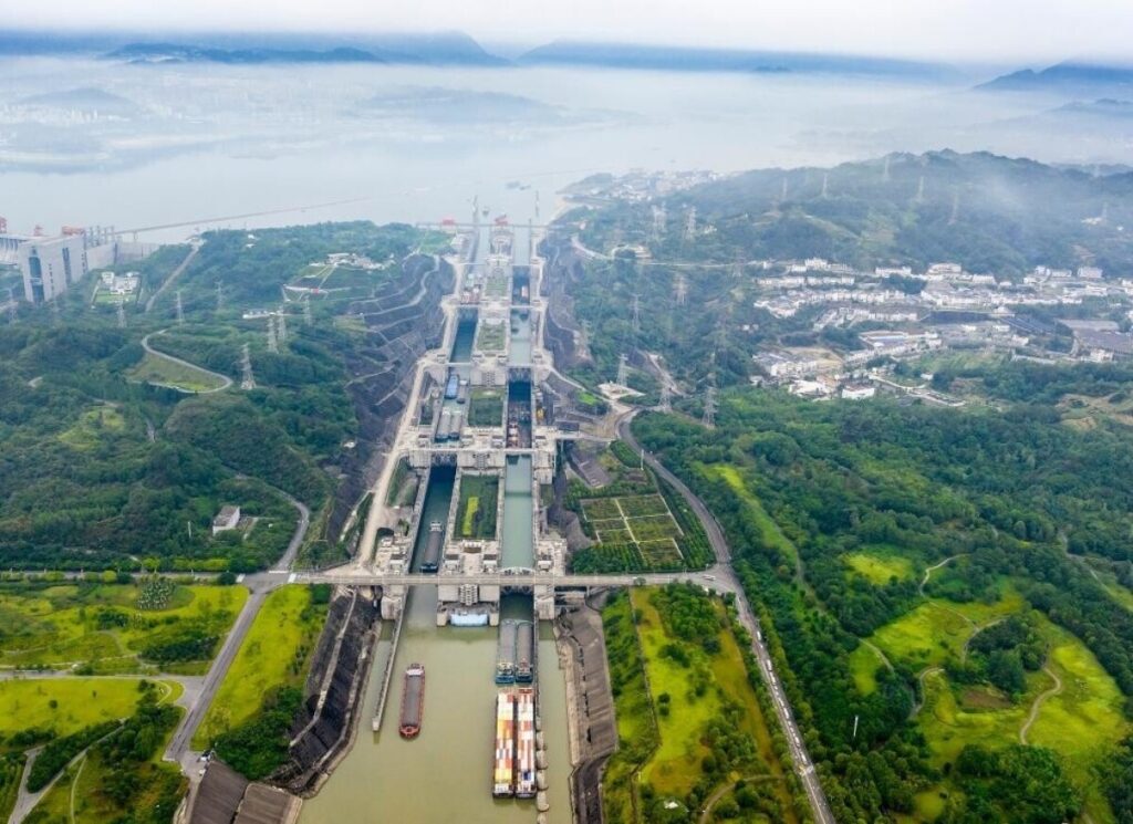開通22年を迎えた三峡閘門、貨物通過量は22億トン超に―中国
