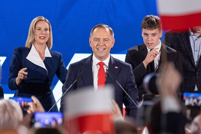 ポーランドの大統領選挙は、カロル・ナウロックが獲得しました