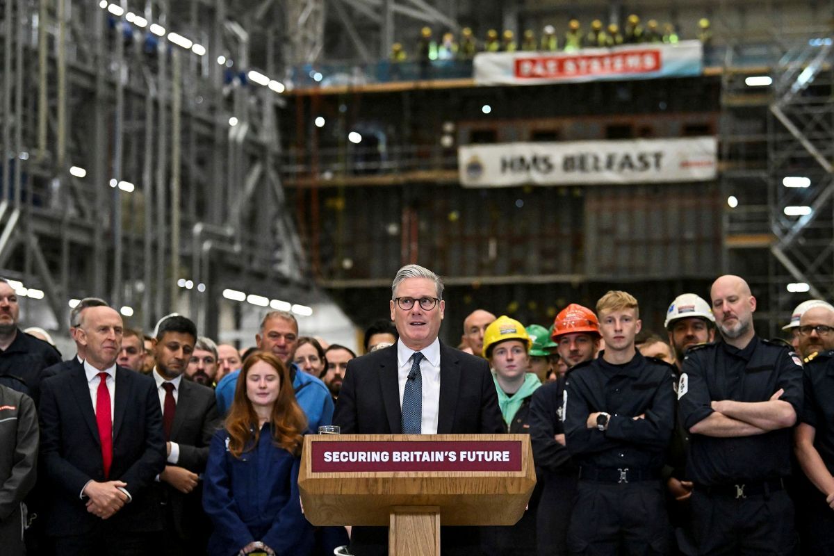 スターマー氏は、英国を「戦闘態勢が整った装甲国家」にすることを目指すという/Andy Buchanan/PA/AP via CNN Newsource