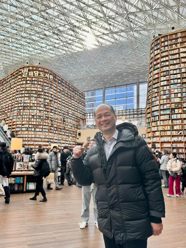圧巻！進化系図書館、韓国に続々登場／モデルは佐賀県武雄市図書館 - こんどうけんじ（コンドウケンジ） ｜ 選挙ドットコム