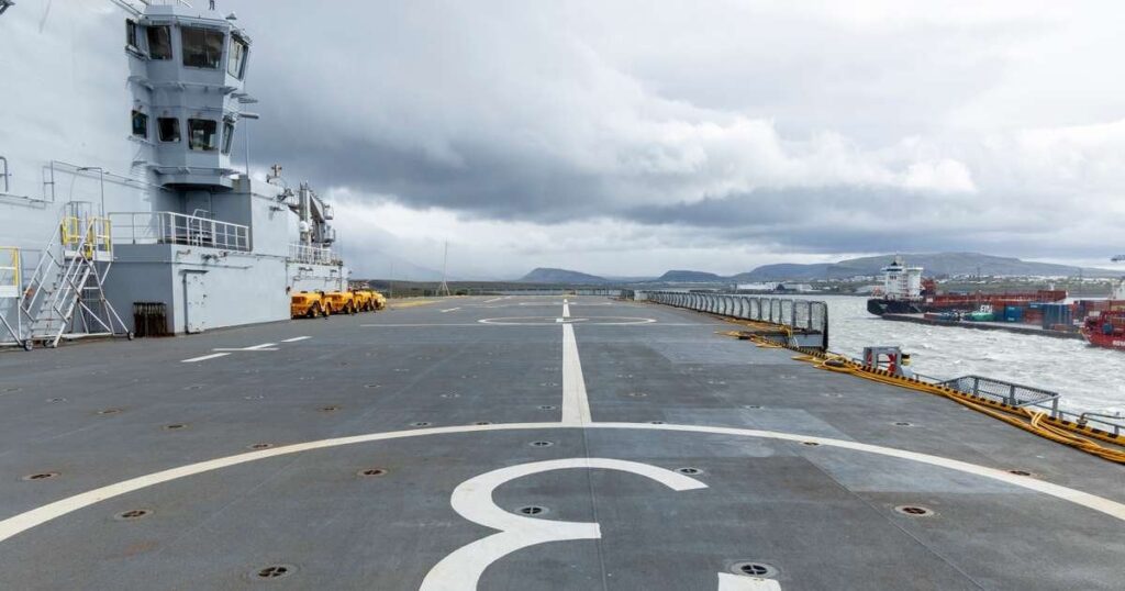 ほとんどの海に移動する航空機キャリア-Rúv.is