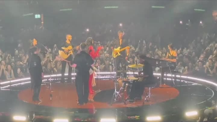 Dua LipaはZiggoドームでHazesを歌います