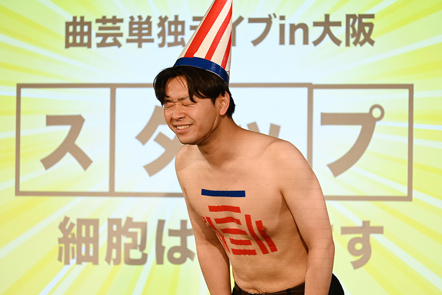 『原田フニャオ曲芸単独ライブ in 大阪』での原田フニャオ（6月21日・大阪市内）