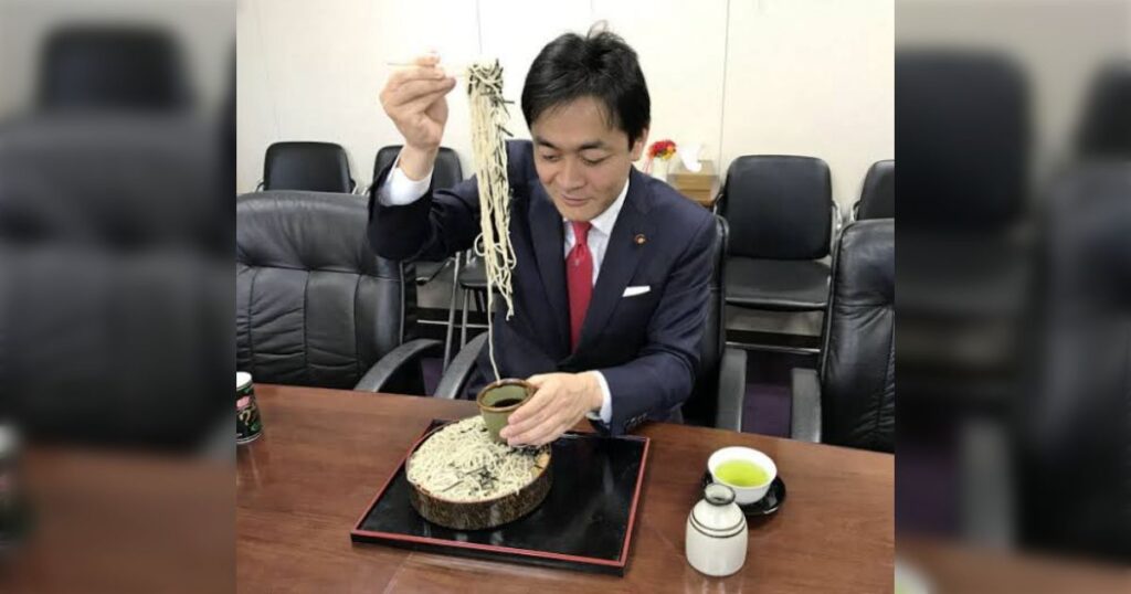 香川県民が県外で蕎麦を食べる様子が『むしろこの動きは分かる』と同志に共感される「地元の名物はよそで食べない」 - Togetter [トゥギャッター]