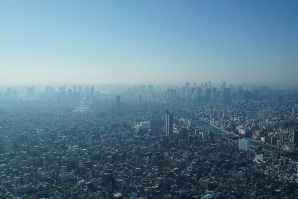 「日本の道路は清潔、寝転ぶこともできる」＝中国人男性の動画に賛否