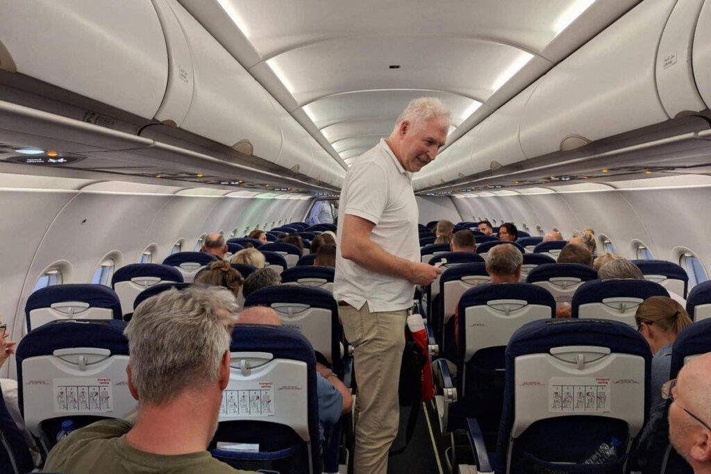 Ruskis Ziemelisは、避難する飛行機からの卑劣なことを批判することで個人的に彼女を襲った