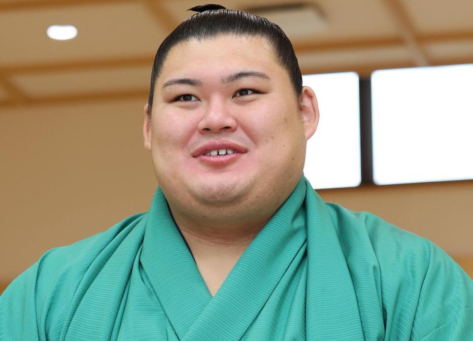 横綱大の里 人気女優と腕組み２ショが反響「めっちゃくちゃ嬉しそう」「優勝時より笑顔かも」 - デイリースポーツ