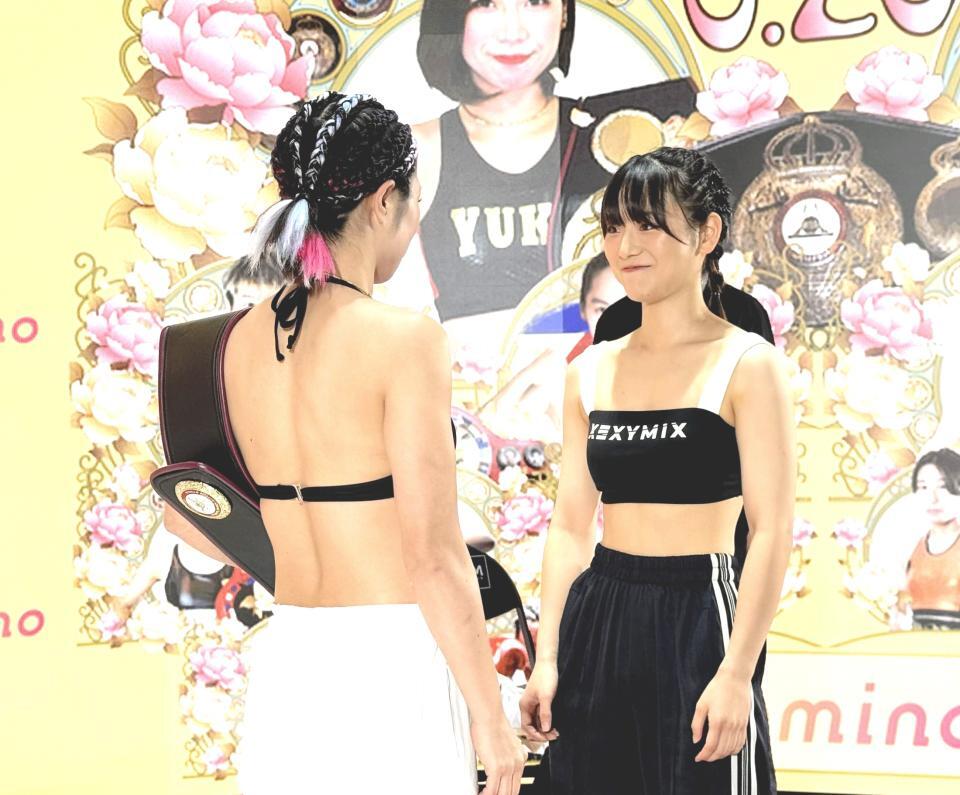 ボクシング女子世界戦 計量後にらみ合いで照れ笑い「かわいい、惚れ惚れする」黒木優子ＶＳ鈴木なな子“美女ボクサー対決”で火花 - デイリースポーツ