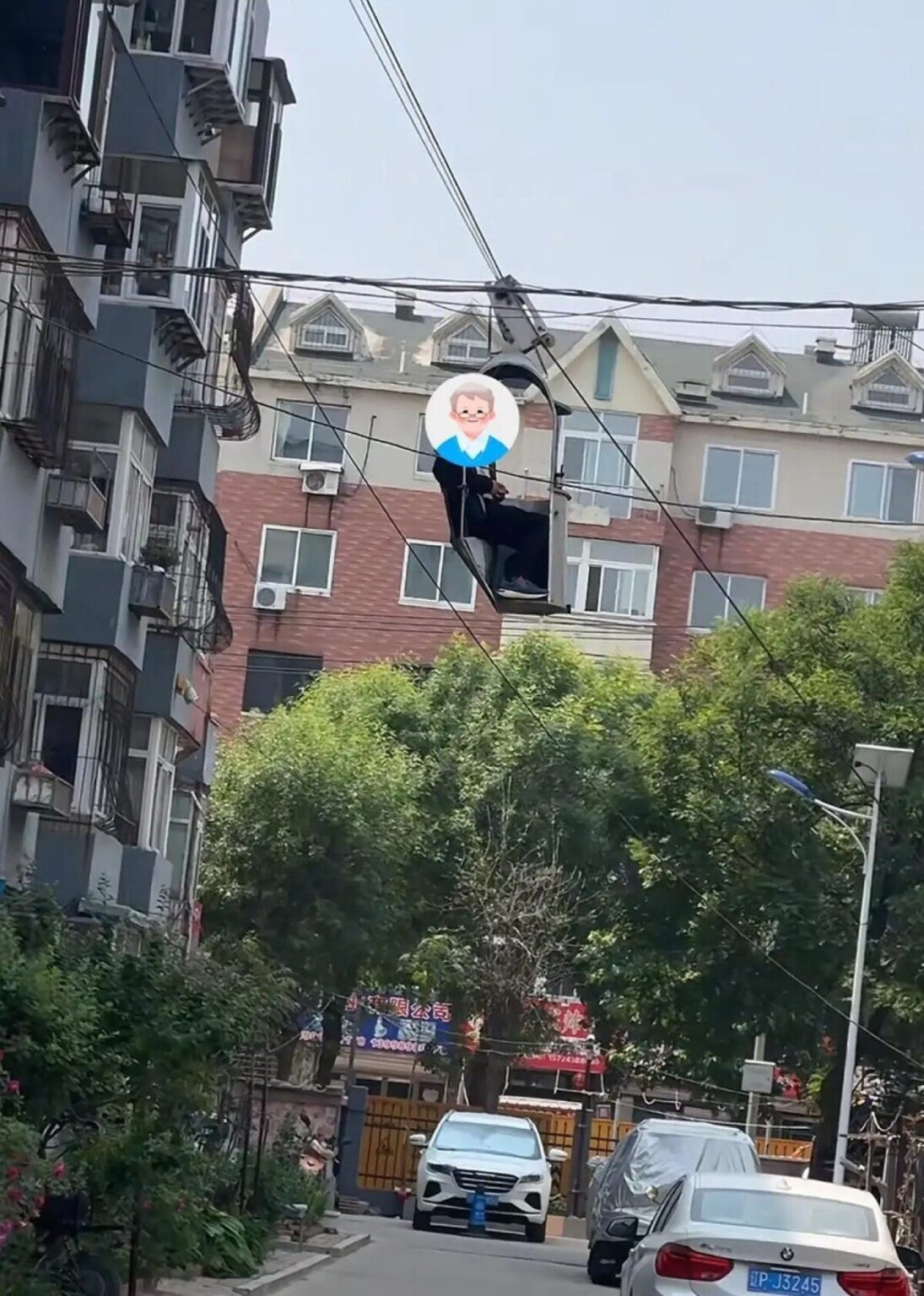 高齢者が5階にある自宅への「エレベーター」を自作―中国