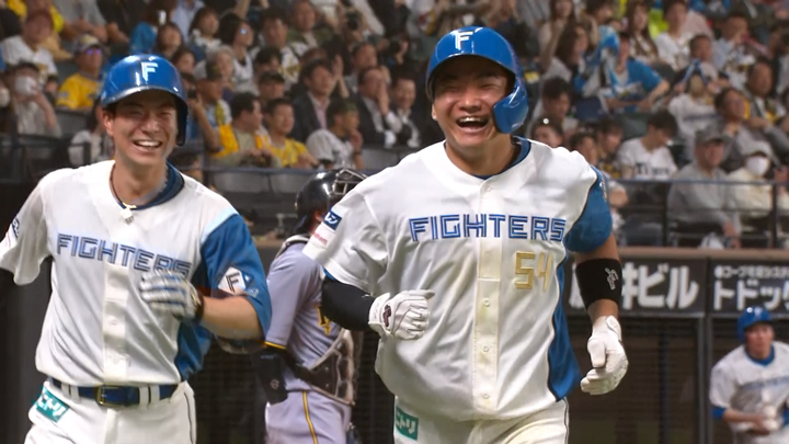 Hokkaido Nippon-Ham Fighters players Go Matsumoto and Hide Shu Yamagata © Pacific League TV
