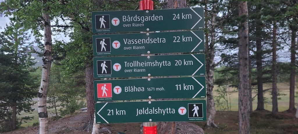 Trollheimenでの春のハイキング-Gjevilvasshytta Two Vassendsetra