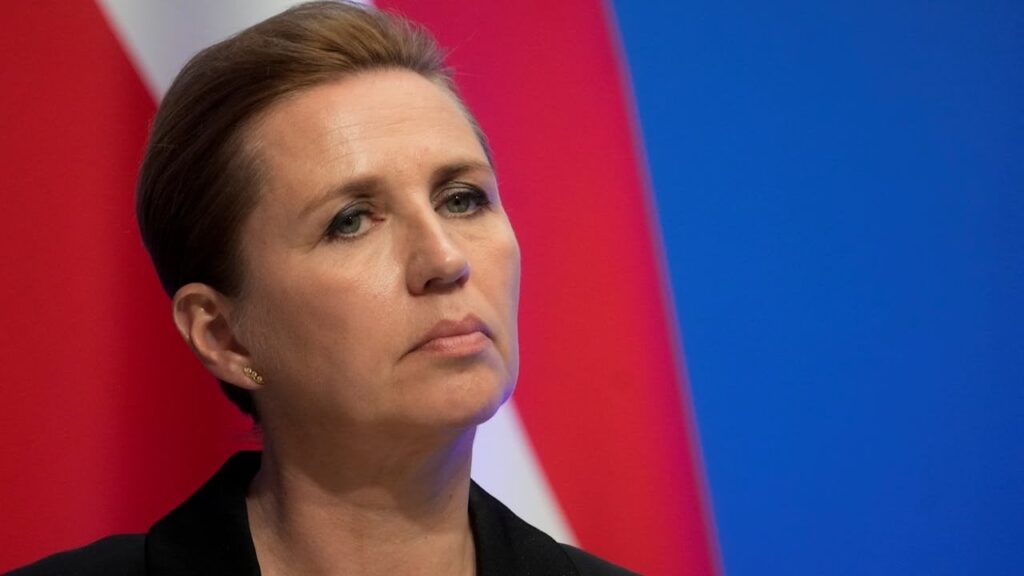 Mette Frederiksenは反対派に再び保持するように頼みます
