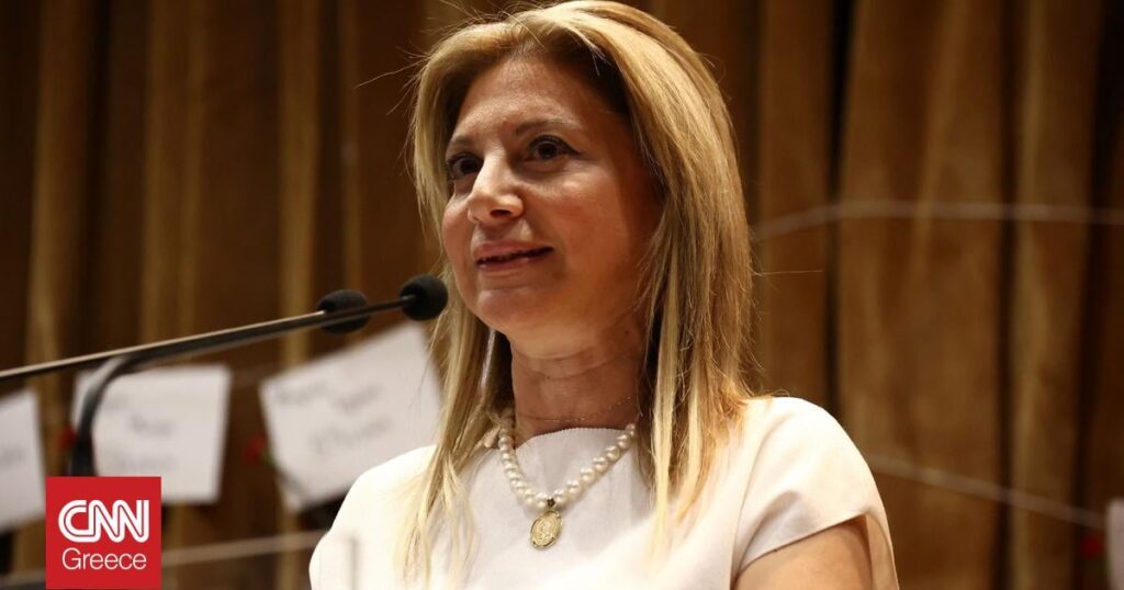 Maria Karystianou：「私は私の人生に対する脅威を受け入れます - 彼らは...私の息子の奇妙な自動車事故について言った」