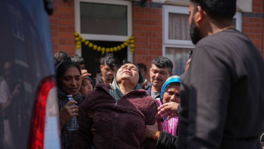 インド機墜落、唯一生存の男性が退院　兄弟の葬儀に参列　犠牲者の身元確認は難航 - CNN.co.jp