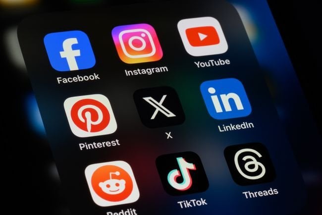 反神、ファシスト、レギオン、外国人嫌いの資料のオンライン配布と、ジェノサイドの否定、人道に対する犯罪と戦争の否定に懲役を立てる法案が採用されました。