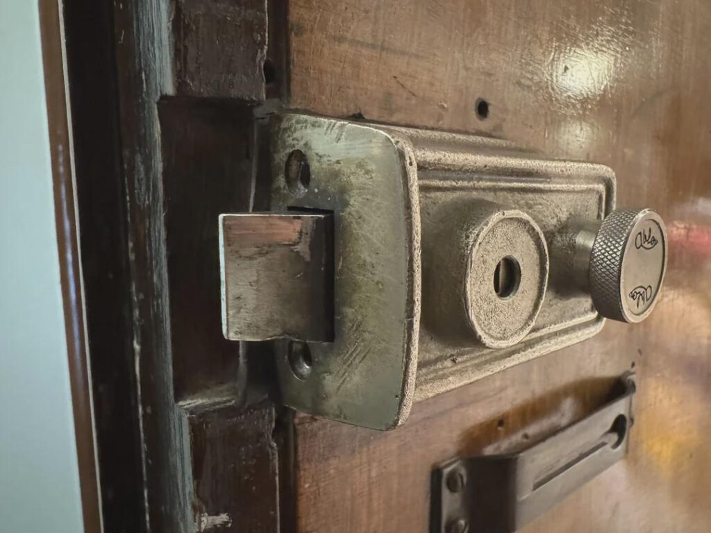 古いabloy表面ロックを削除するにはどうすればよいですか？