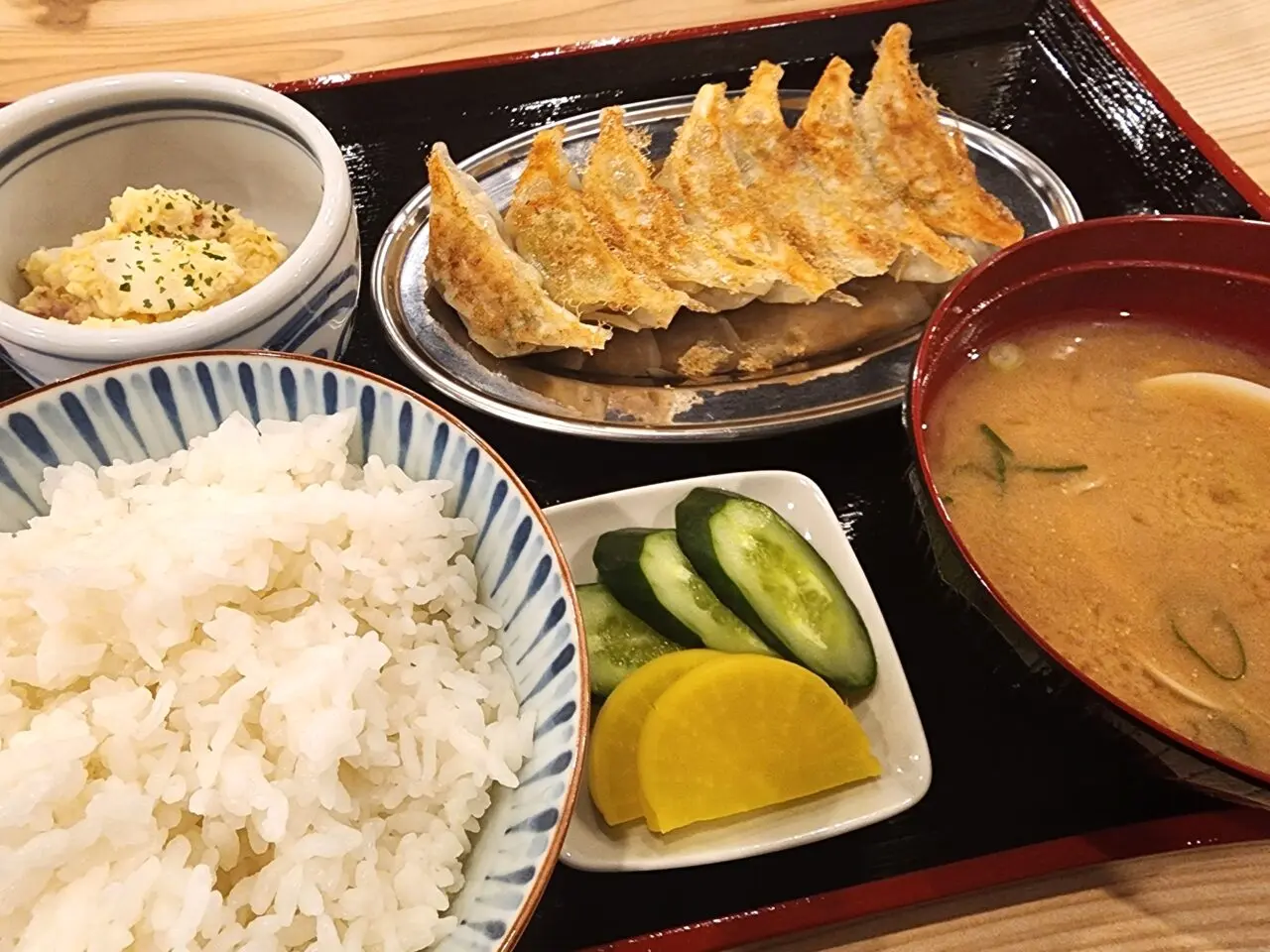 「ひとくち餃子の頂 徳島駅前店」餃子定食