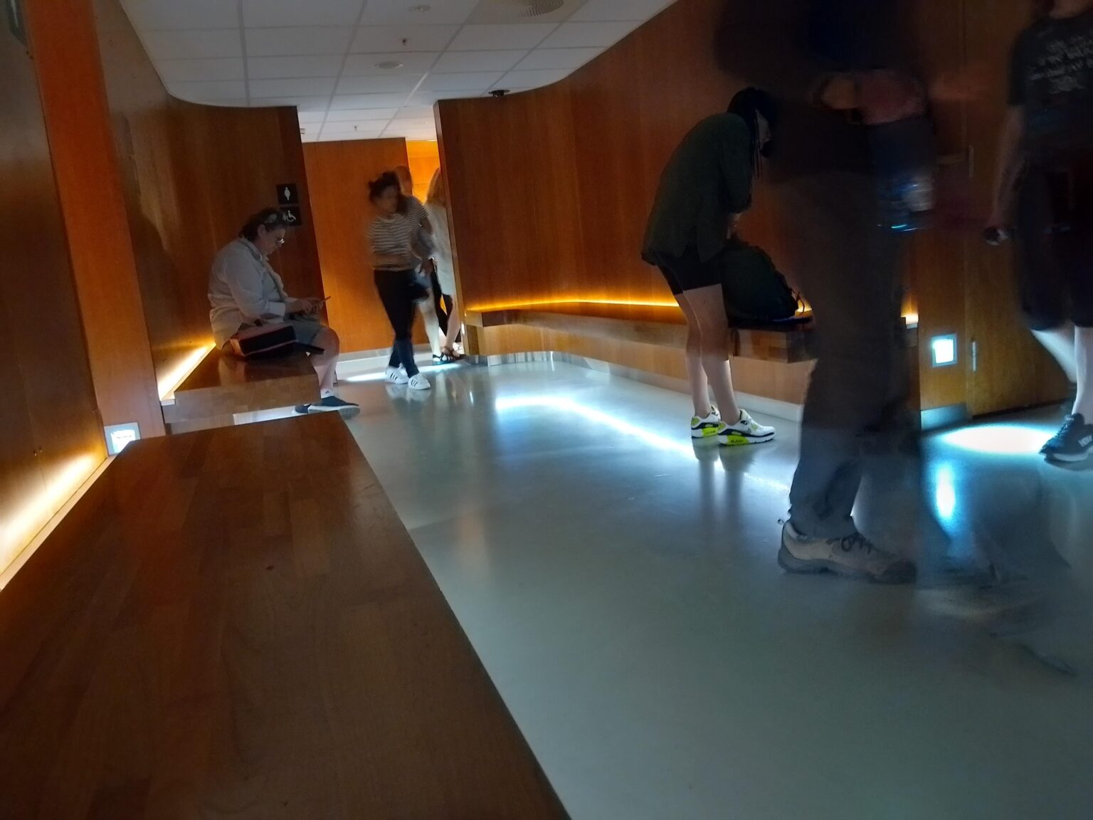 オスロの公衆トイレのための待合室